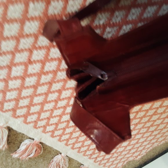 Vintage burgundy genuine eel-skin purse. - Picture 8 of 9